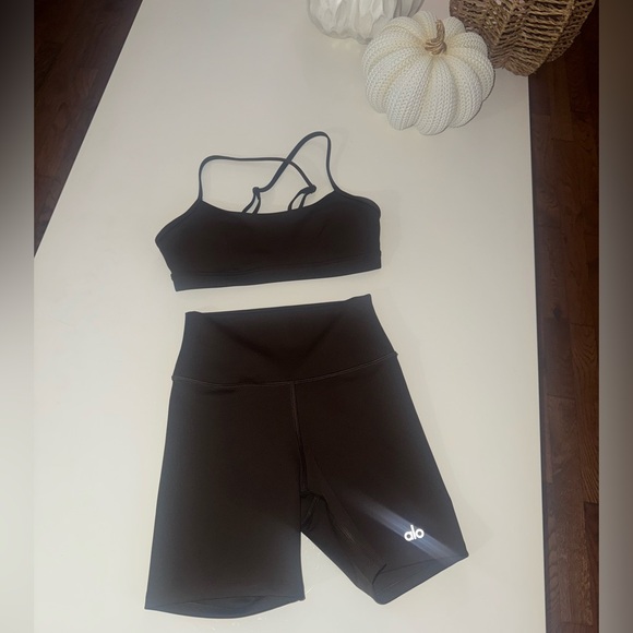 ALO Yoga Airlift Intrigue Bra & Energy Short in Espresso Brown 🤎 - Picture 2 of 6